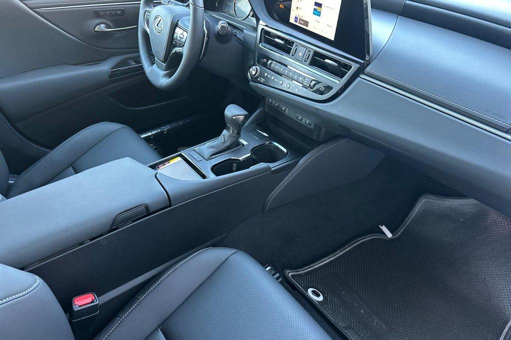 new 2025 Lexus ES 350 car, priced at $47,714