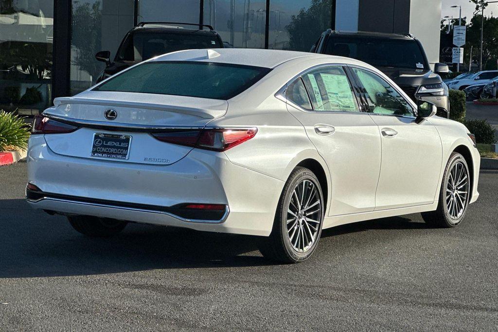 new 2025 Lexus ES 300h car, priced at $51,519