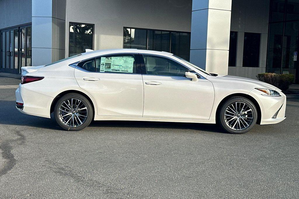 new 2025 Lexus ES 300h car, priced at $51,519