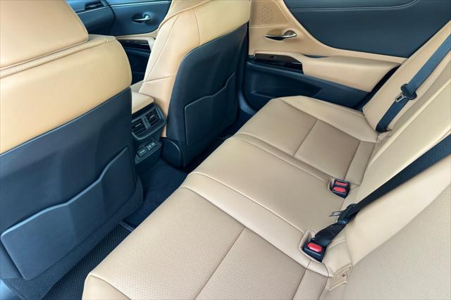 new 2025 Lexus ES 300h car, priced at $50,899