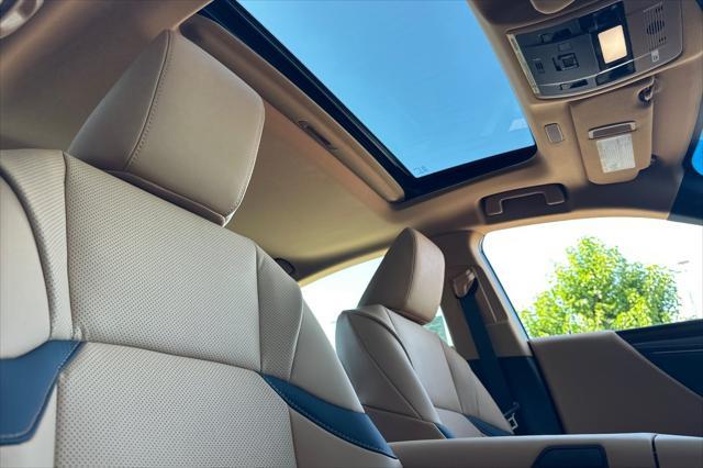 new 2025 Lexus ES 300h car, priced at $48,894