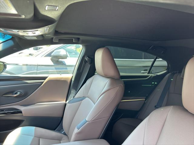 used 2025 Lexus ES 350 car, priced at $43,998