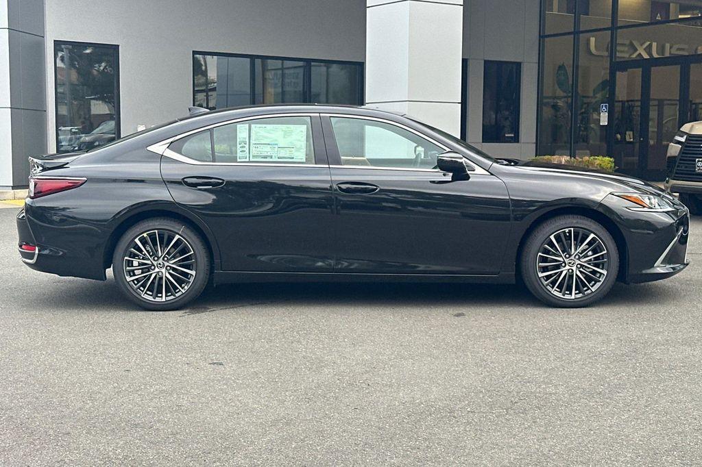 new 2025 Lexus ES 300h car, priced at $51,019