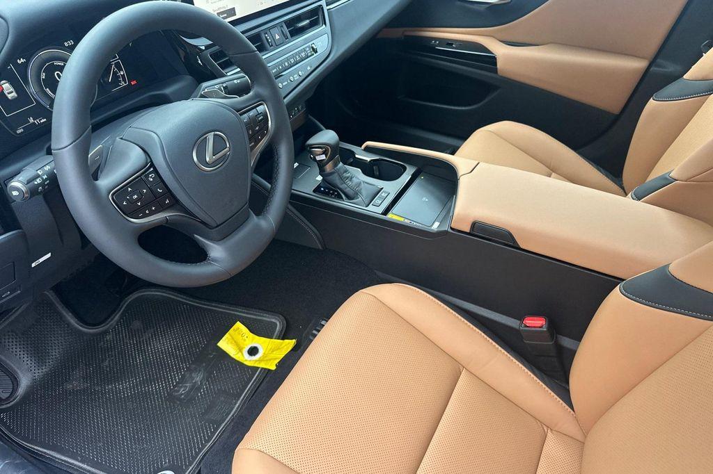 new 2025 Lexus ES 300h car, priced at $51,019