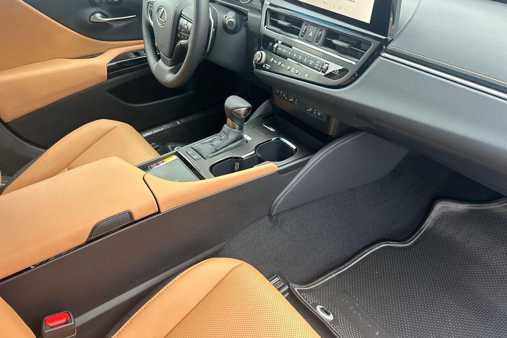 new 2025 Lexus ES 300h car, priced at $51,019
