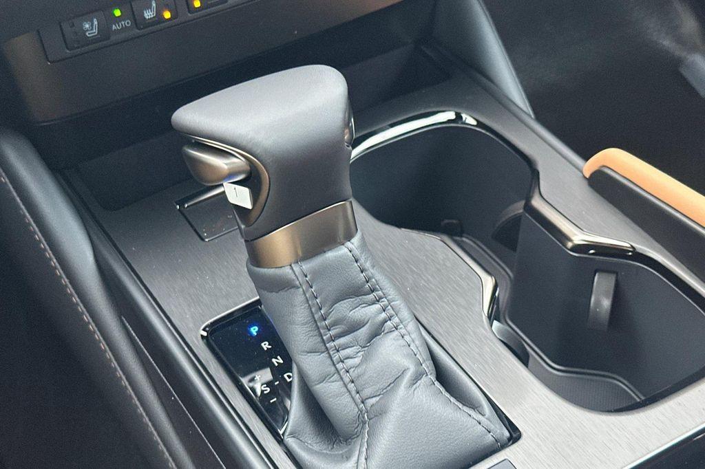 new 2025 Lexus ES 300h car, priced at $51,019