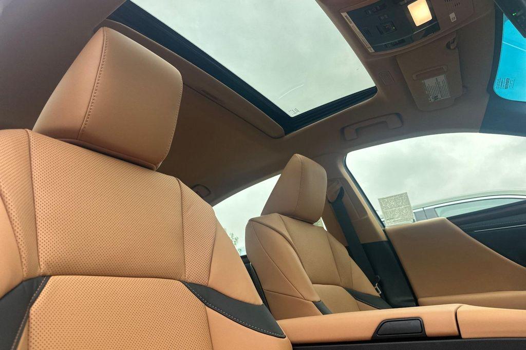 new 2025 Lexus ES 300h car, priced at $51,019