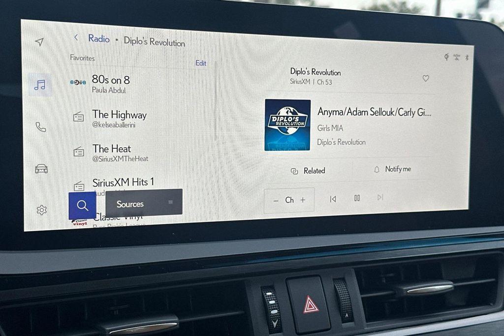 new 2025 Lexus ES 300h car, priced at $51,019