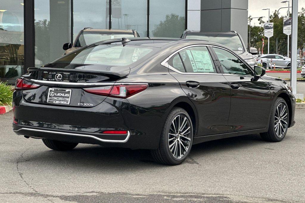 new 2025 Lexus ES 300h car, priced at $51,019