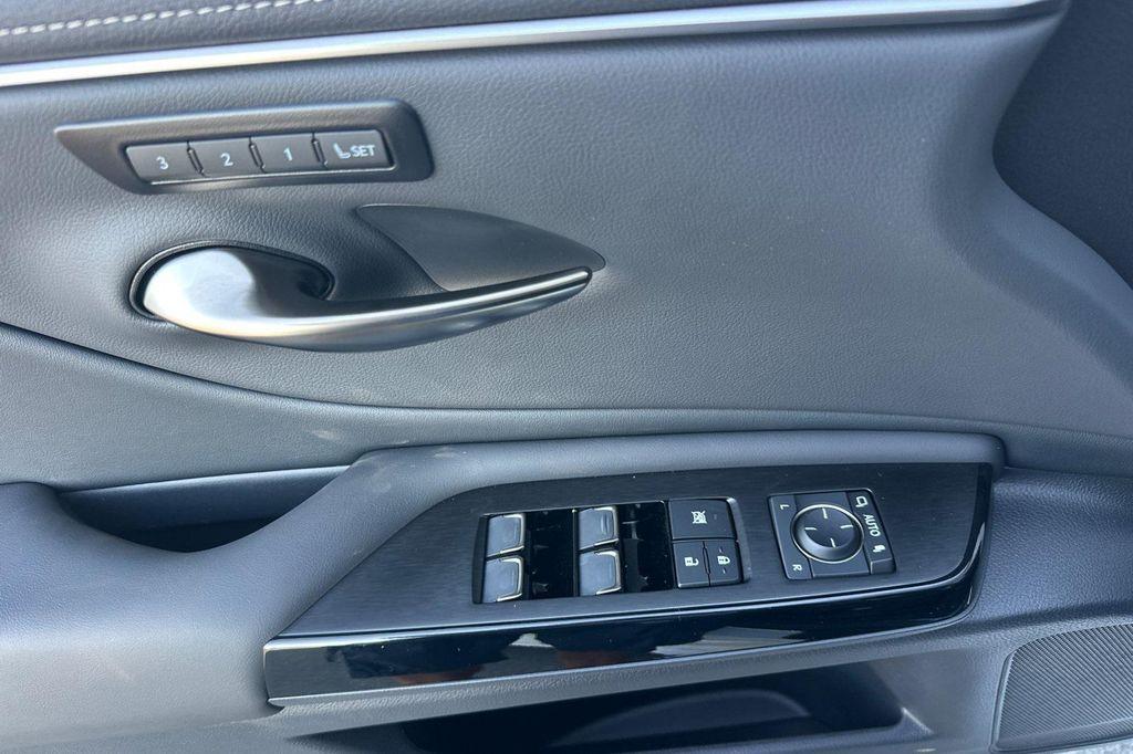 new 2025 Lexus ES 350 car, priced at $47,714