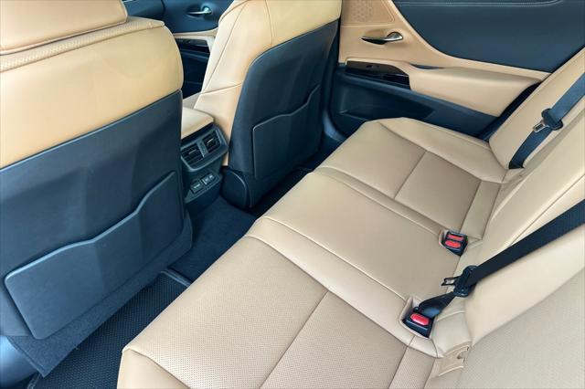 new 2025 Lexus ES 300h car, priced at $48,394
