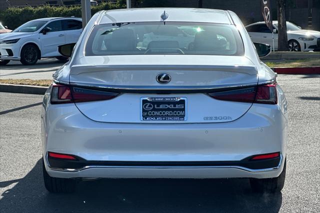 new 2025 Lexus ES 300h car, priced at $52,339