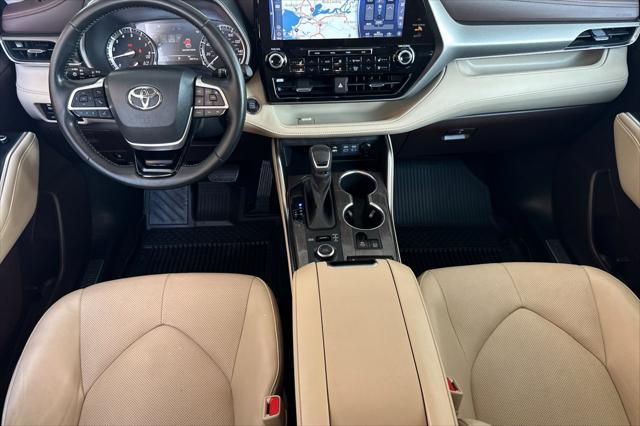 used 2022 Toyota Highlander car, priced at $41,998