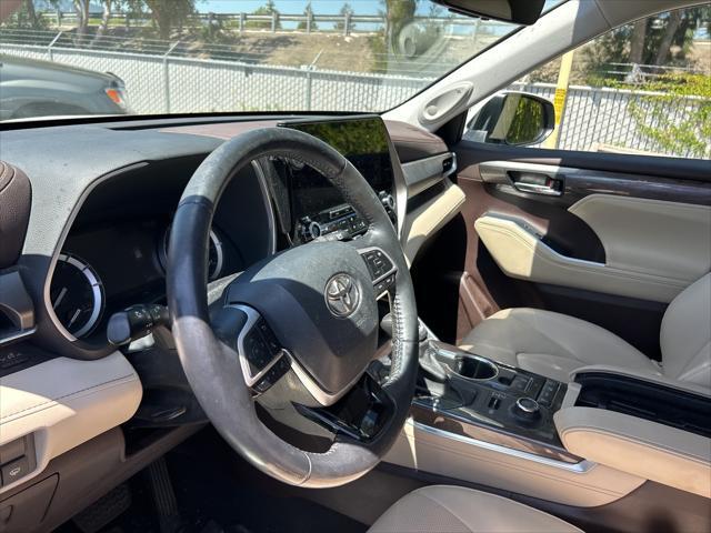 used 2022 Toyota Highlander car, priced at $41,998