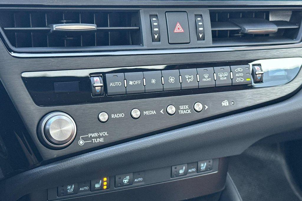 new 2025 Lexus ES 300h car, priced at $51,019