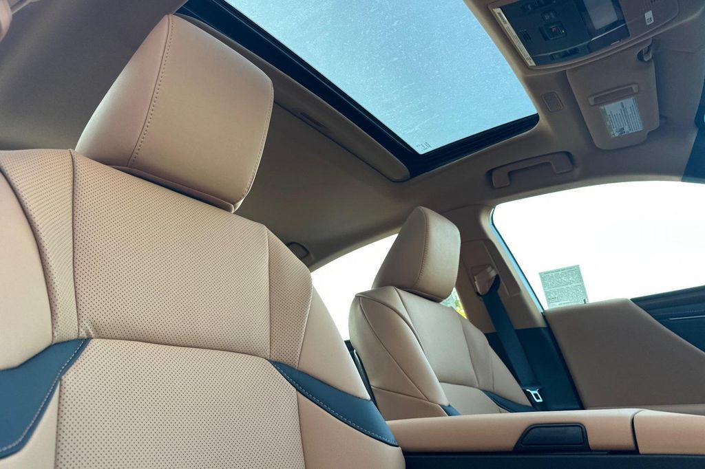 new 2025 Lexus ES 300h car, priced at $51,019