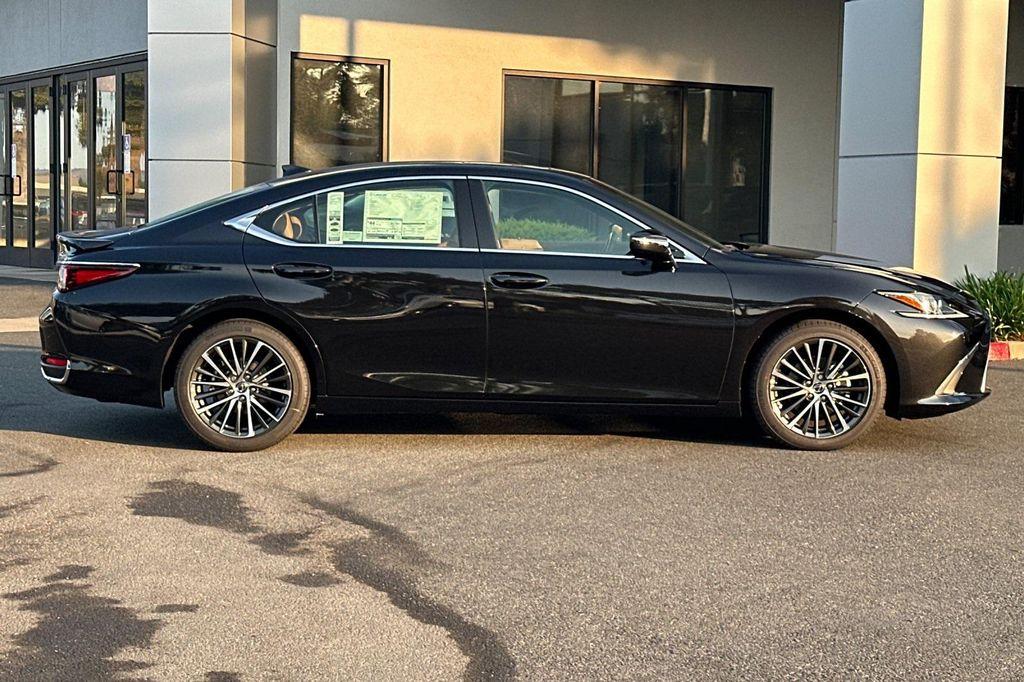 new 2025 Lexus ES 300h car, priced at $51,019