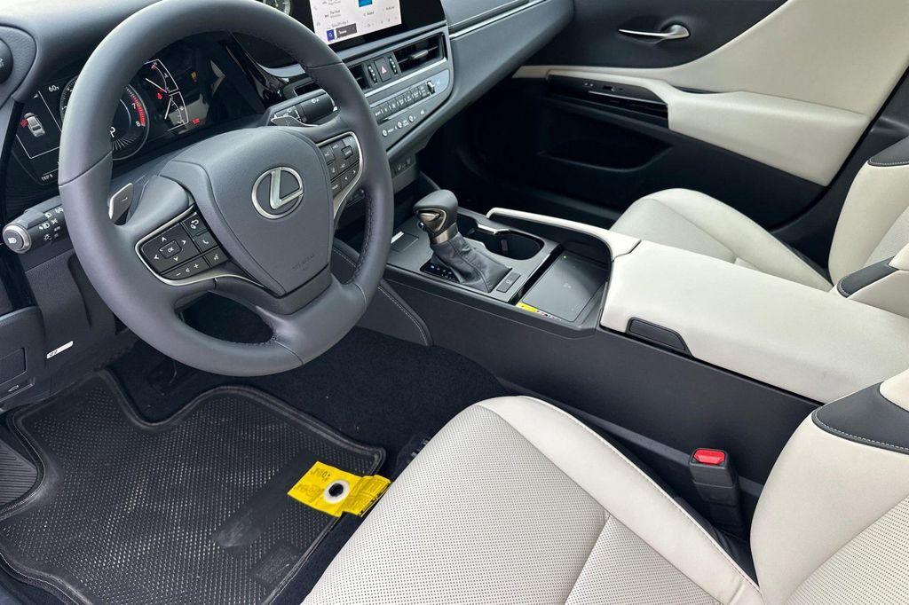 new 2025 Lexus ES 350 car, priced at $48,114