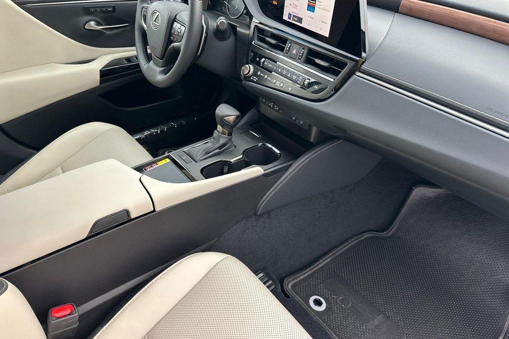 new 2025 Lexus ES 350 car, priced at $48,114