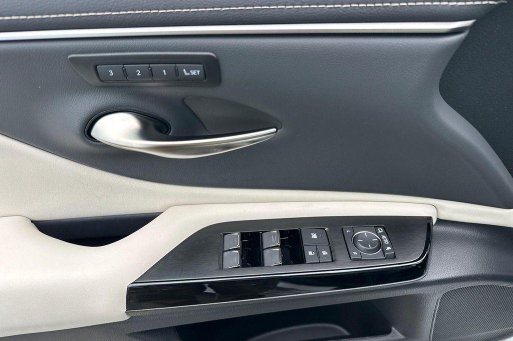 new 2025 Lexus ES 350 car, priced at $48,114