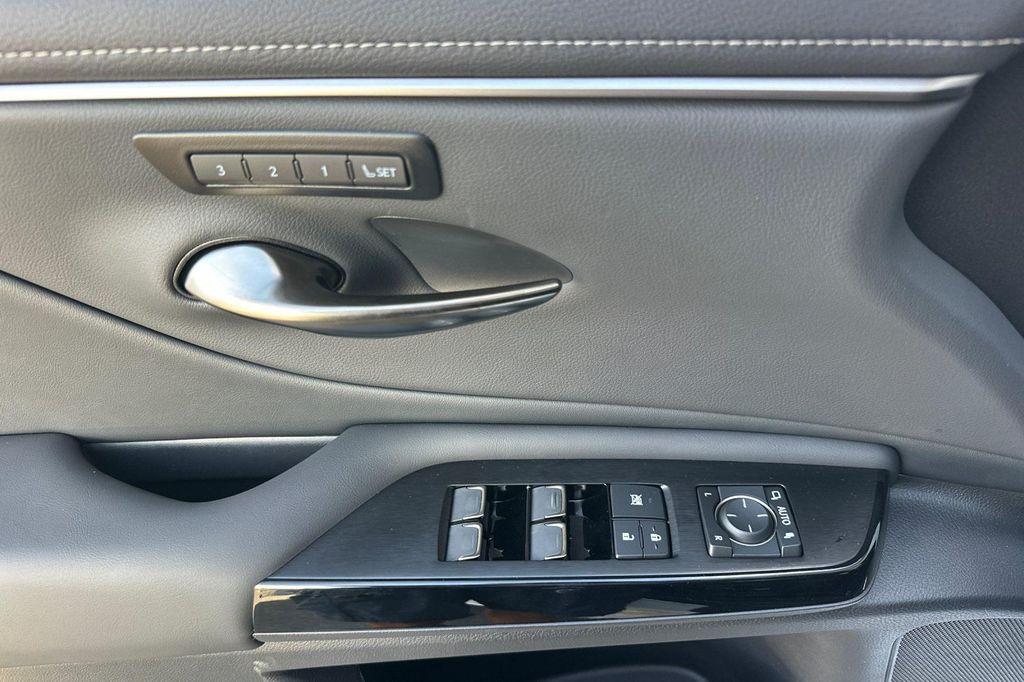 new 2025 Lexus ES 300h car, priced at $51,519