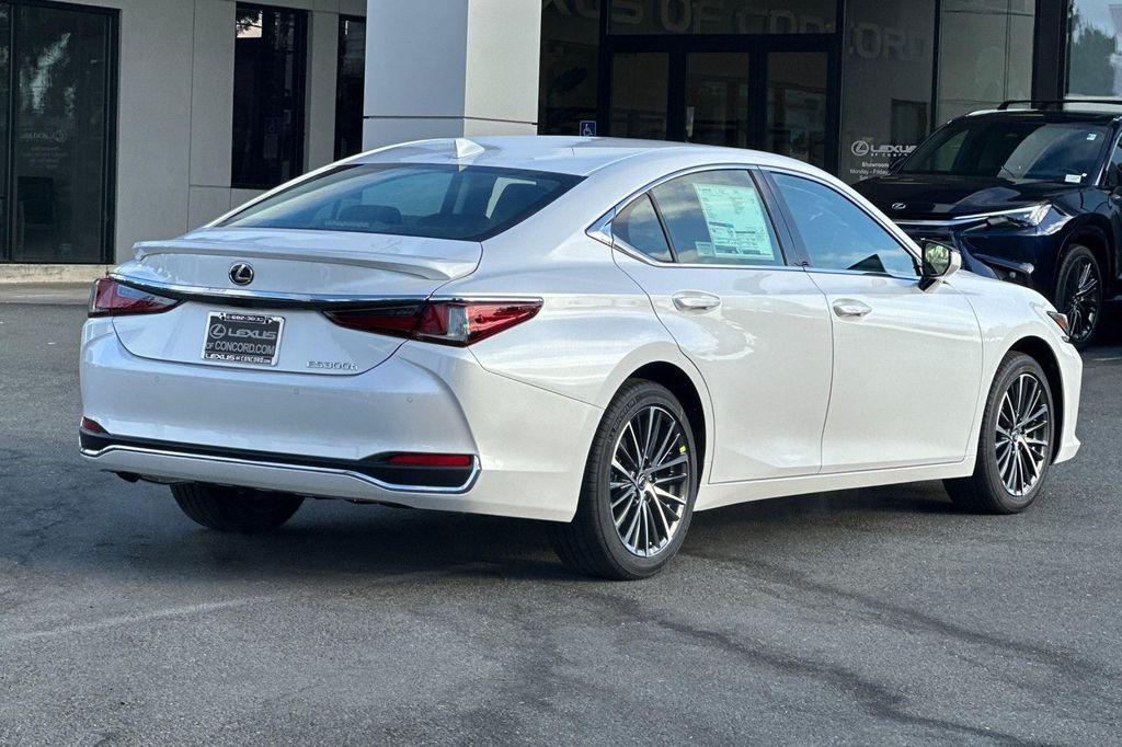 new 2025 Lexus ES 300h car, priced at $51,519