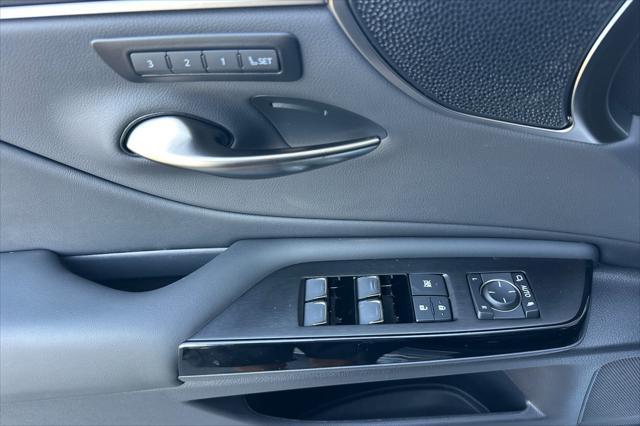 new 2025 Lexus ES 300h car, priced at $56,609