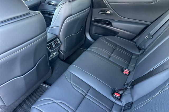 new 2025 Lexus ES 300h car, priced at $56,609