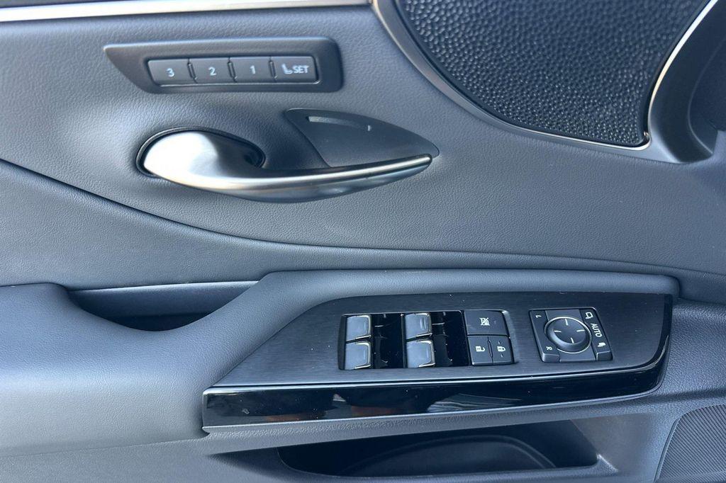 new 2025 Lexus ES 300h car, priced at $56,609