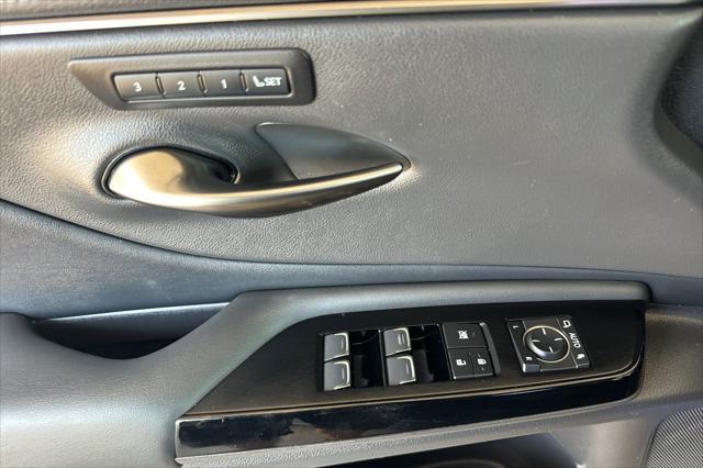 used 2022 Lexus ES 300h car, priced at $41,788