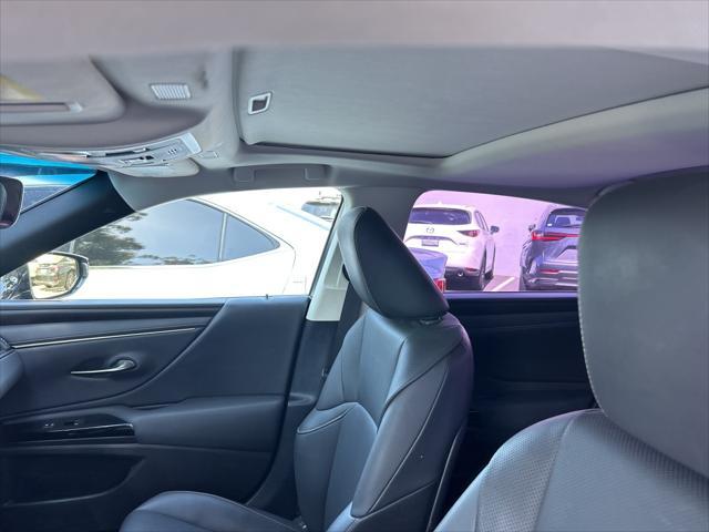 used 2022 Lexus ES 300h car, priced at $41,998