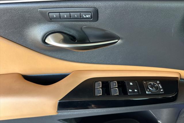 used 2022 Lexus ES 300h car, priced at $40,998