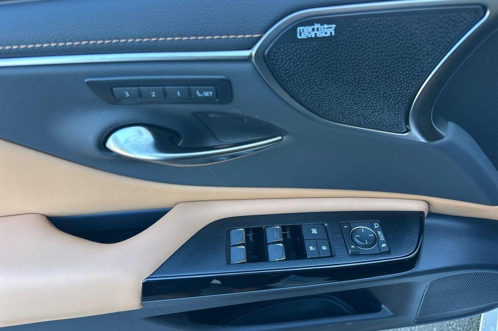 new 2025 Lexus ES 300h car, priced at $57,229