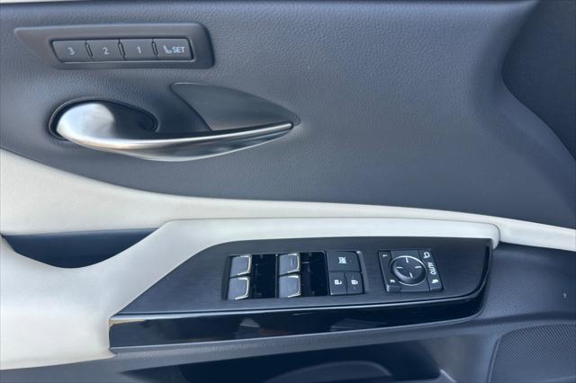 new 2025 Lexus ES 300h car, priced at $50,899
