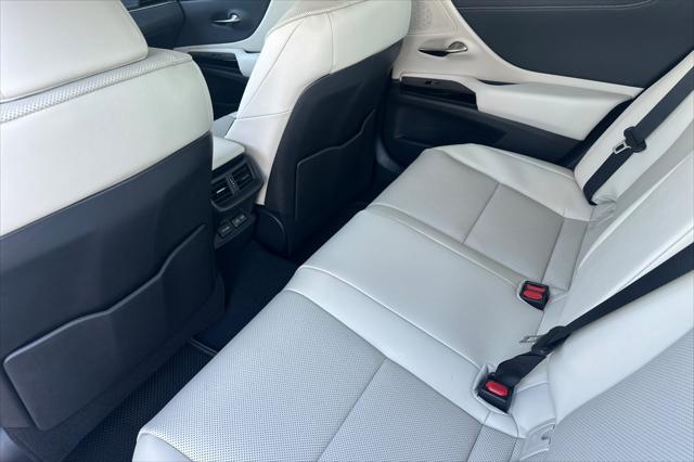 new 2025 Lexus ES 300h car, priced at $50,899