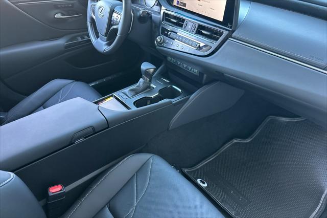 new 2025 Lexus ES 300h car, priced at $56,609