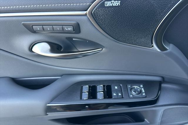 new 2025 Lexus ES 300h car, priced at $56,609