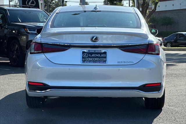 new 2025 Lexus ES 300h car, priced at $56,609