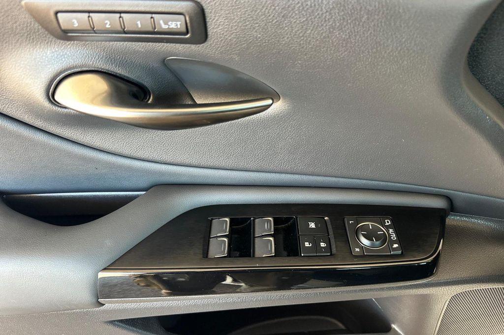 used 2025 Lexus ES 300h car, priced at $42,388