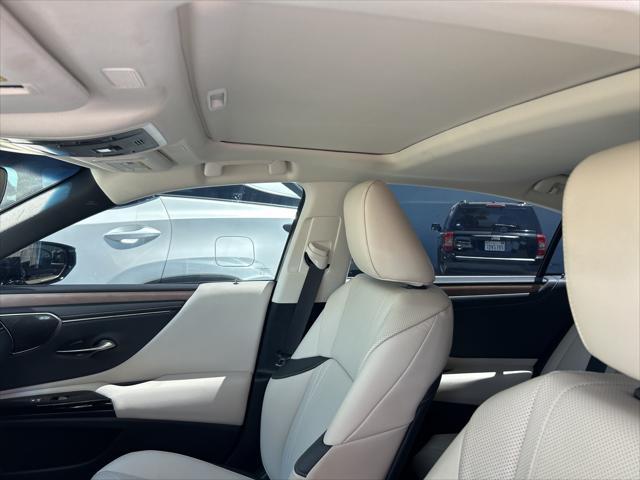 used 2025 Lexus ES 300h car, priced at $50,998