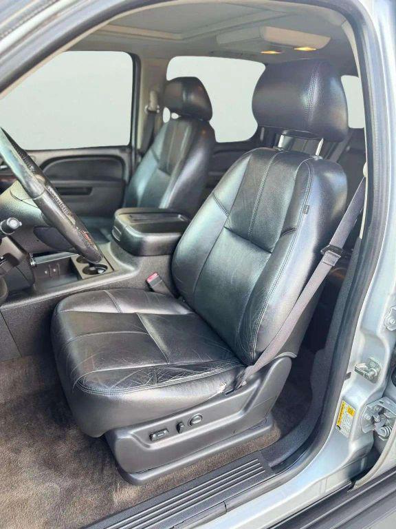 used 2014 Chevrolet Suburban car, priced at $10,900