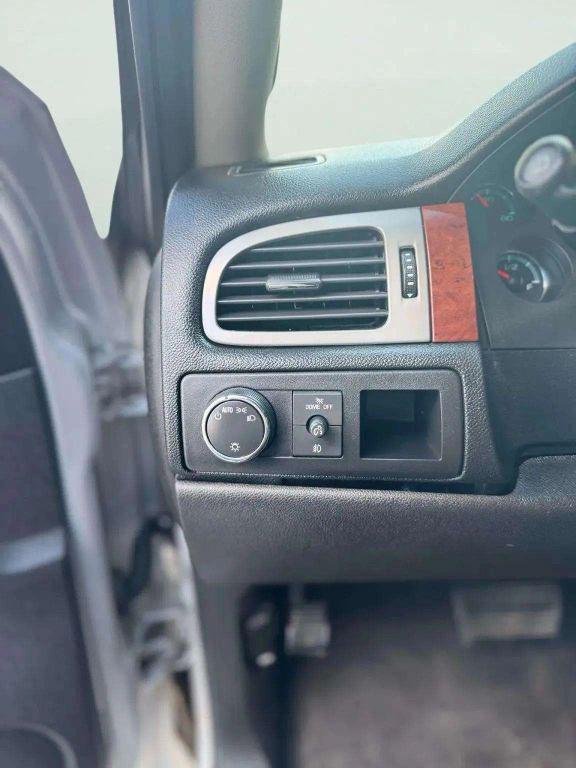 used 2014 Chevrolet Suburban car, priced at $10,900