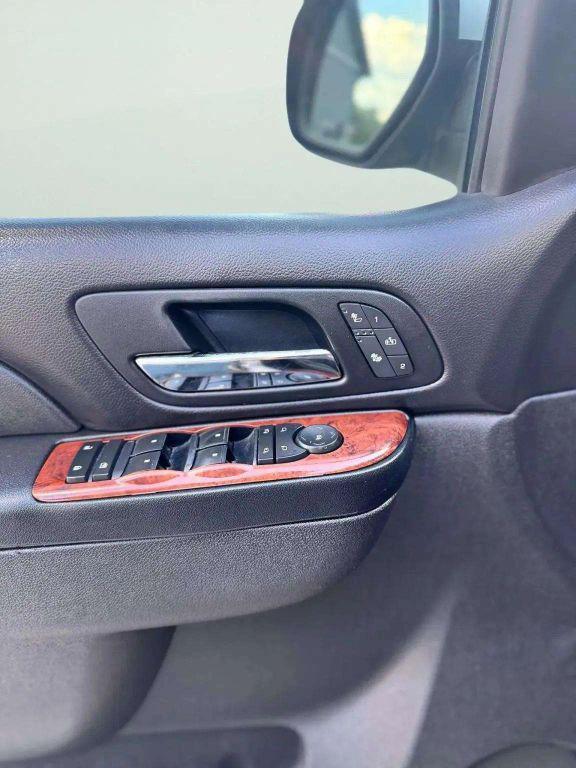 used 2014 Chevrolet Suburban car, priced at $10,900