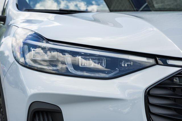 new 2025 Ford Escape PHEV car, priced at $33,274
