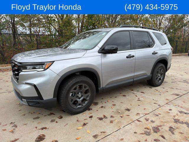 used 2025 Honda Pilot car, priced at $45,895