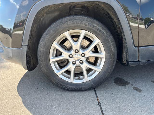 used 2016 Jeep Cherokee car, priced at $7,495