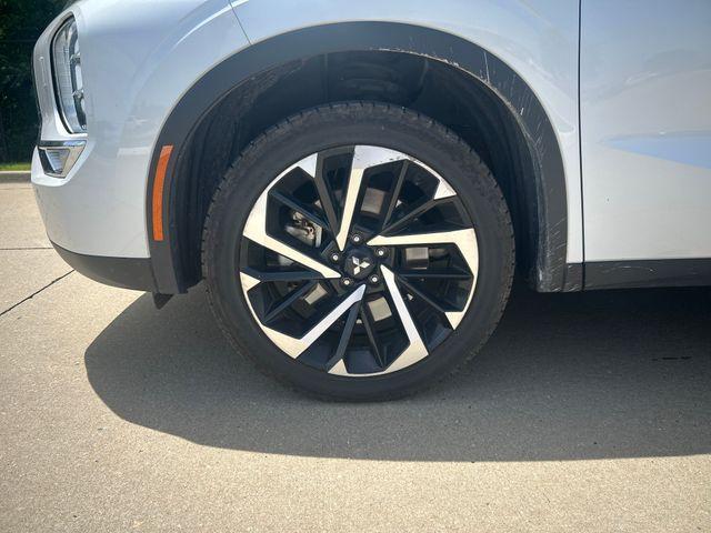 used 2024 Mitsubishi Outlander car, priced at $25,995