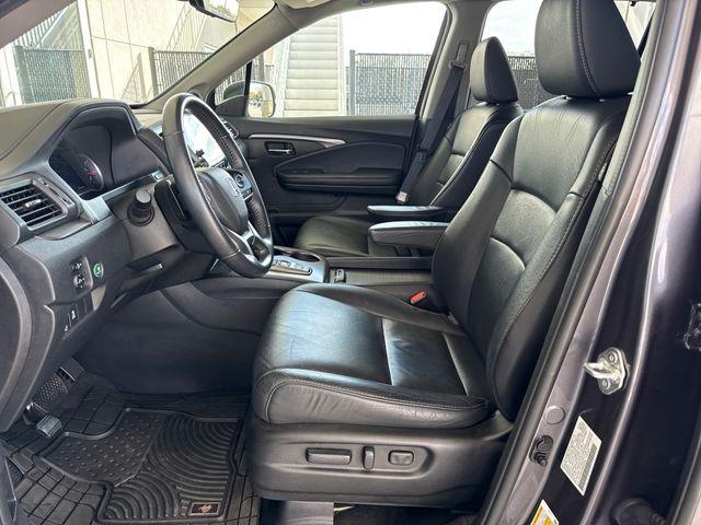 used 2022 Honda Pilot car, priced at $27,995