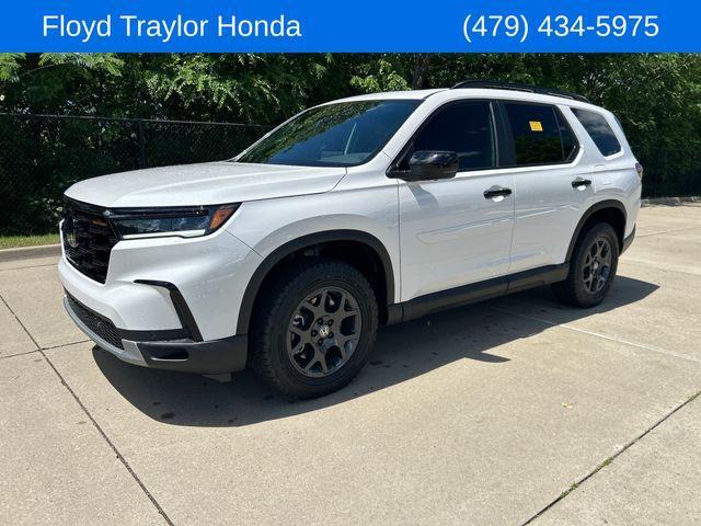 new 2025 Honda Pilot car, priced at $51,305