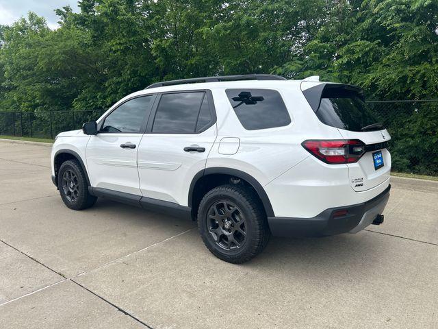 new 2025 Honda Pilot car, priced at $51,305